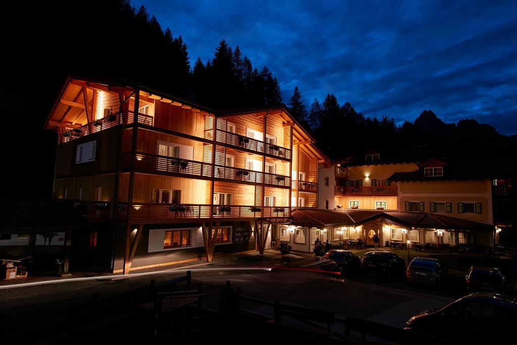 Hotel Valacia Pozza di Fassa Extérieur photo