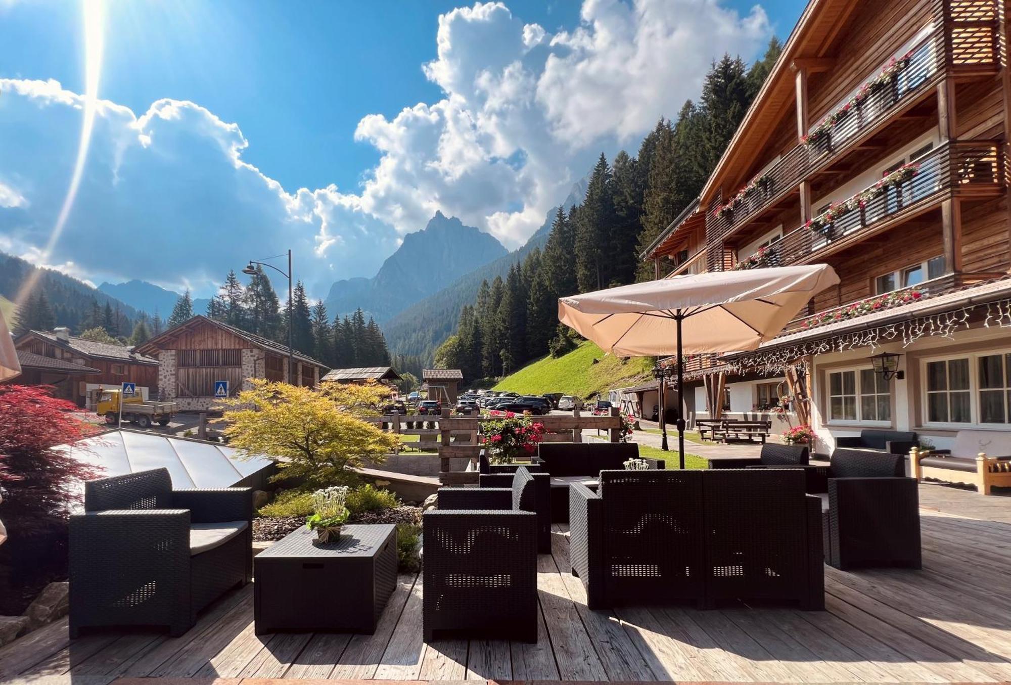 Hotel Valacia Pozza di Fassa Extérieur photo