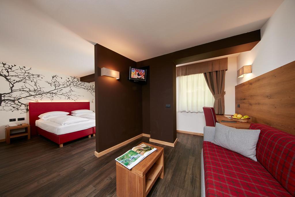 Hotel Valacia Pozza di Fassa Chambre photo